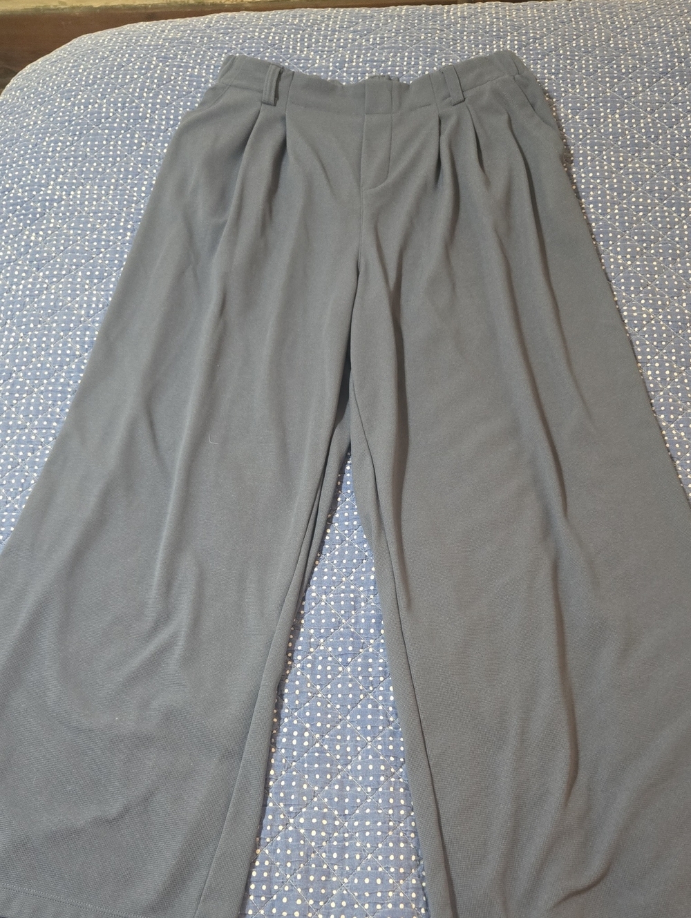 HALARA Wide-Leg Pleated Pants in Blue Gray